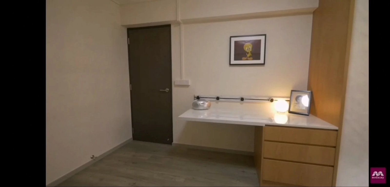 Line8 Model SL track in Black Hairline above a bedroom desk