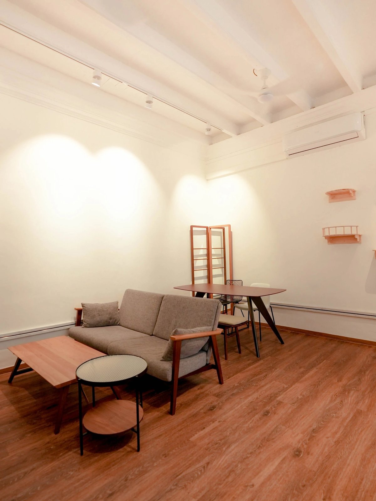 Line8 Model SL track in Black Hairline above a living room seating area