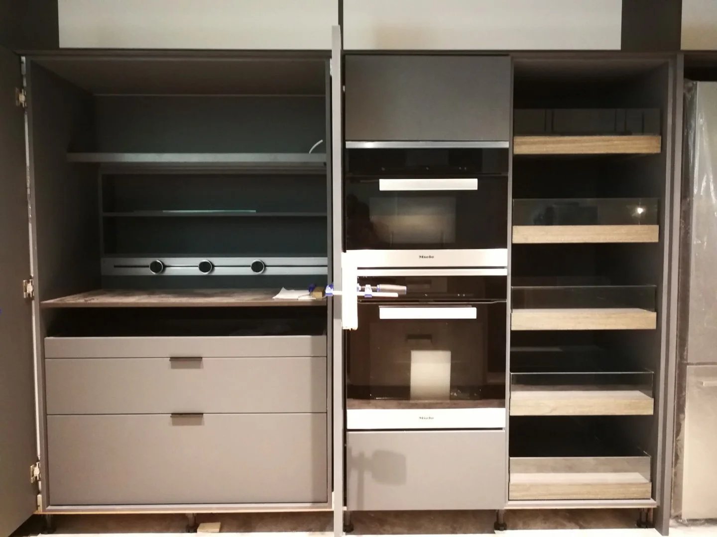 Line8 Model SL track in Black Hairline above kitchen cabinetry with appliances